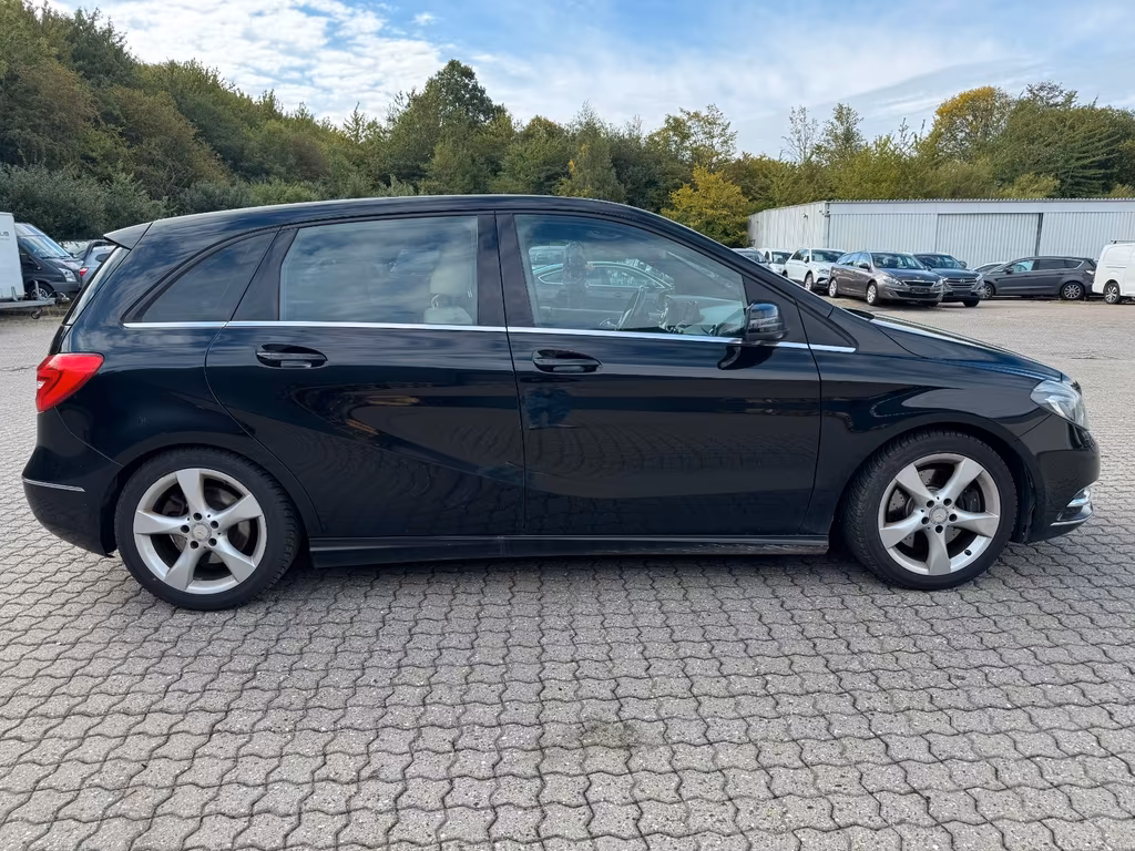 Mercedes-Benz B 220