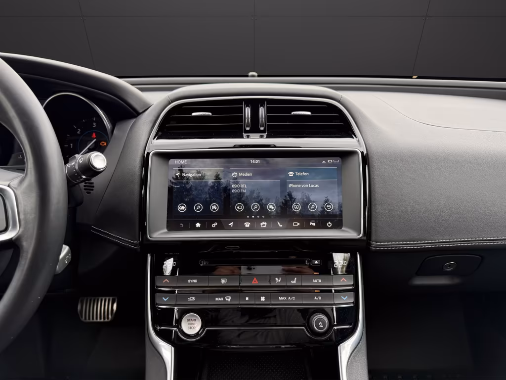 Jaguar XE
