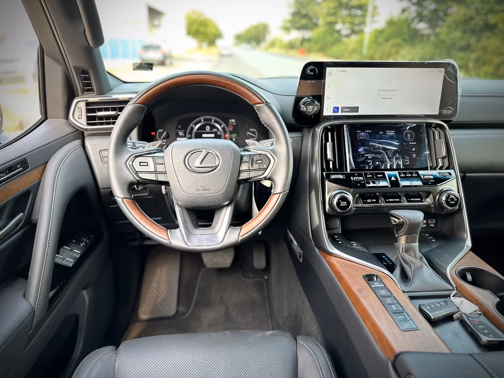 Lexus LX 600