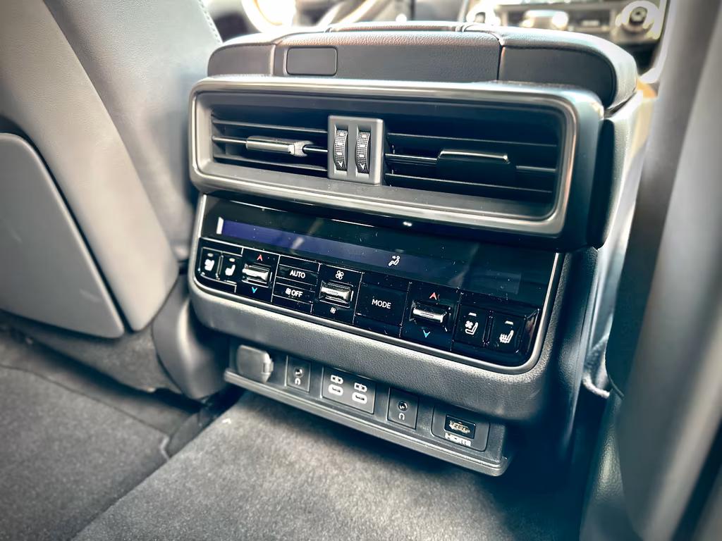 Lexus LX 600