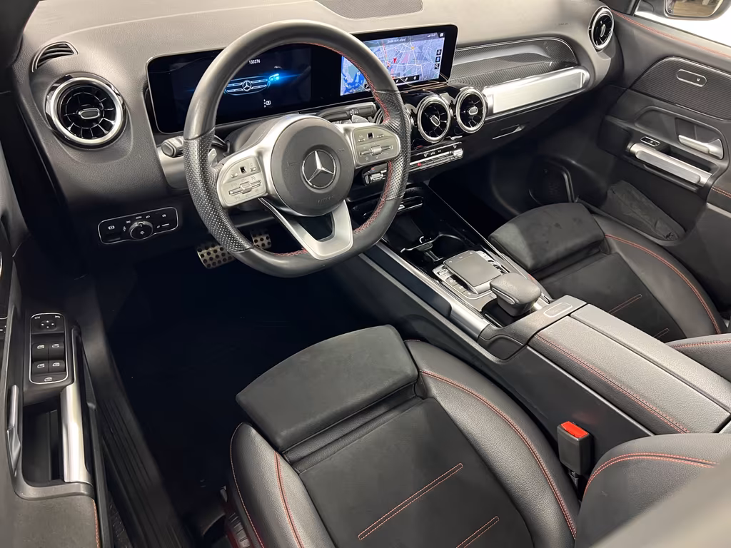 Mercedes-Benz GLB 220