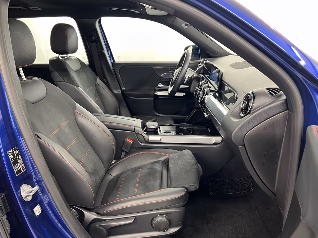 Mercedes-Benz GLB 220