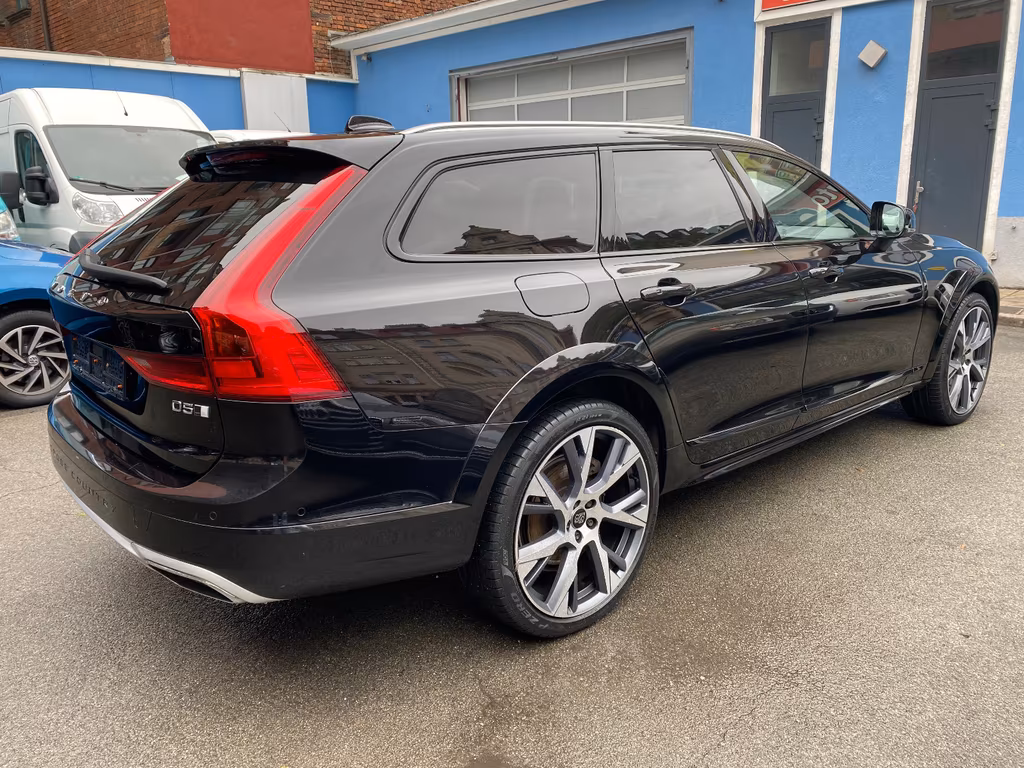 Volvo V90 Cross Country