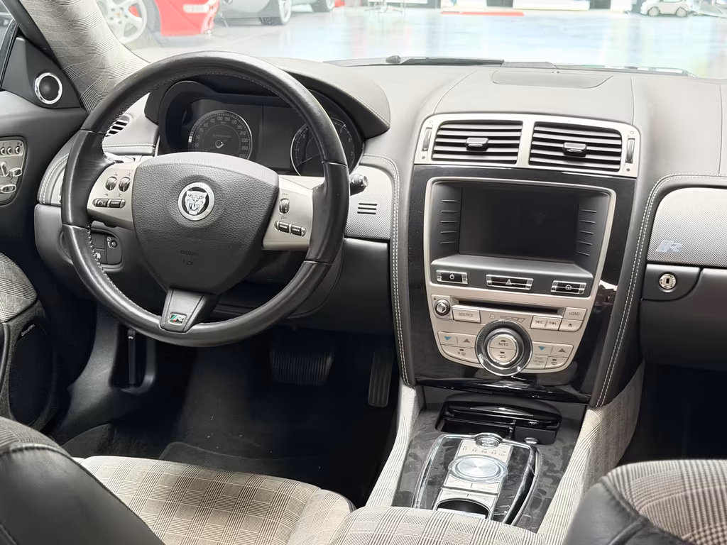 Jaguar XKR