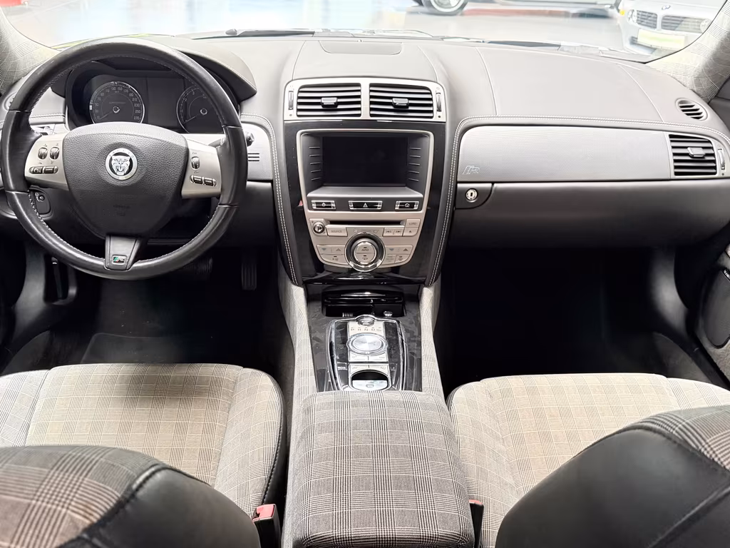 Jaguar XKR