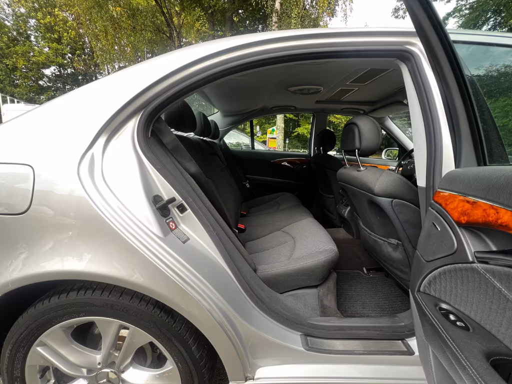 Mercedes-Benz E 240