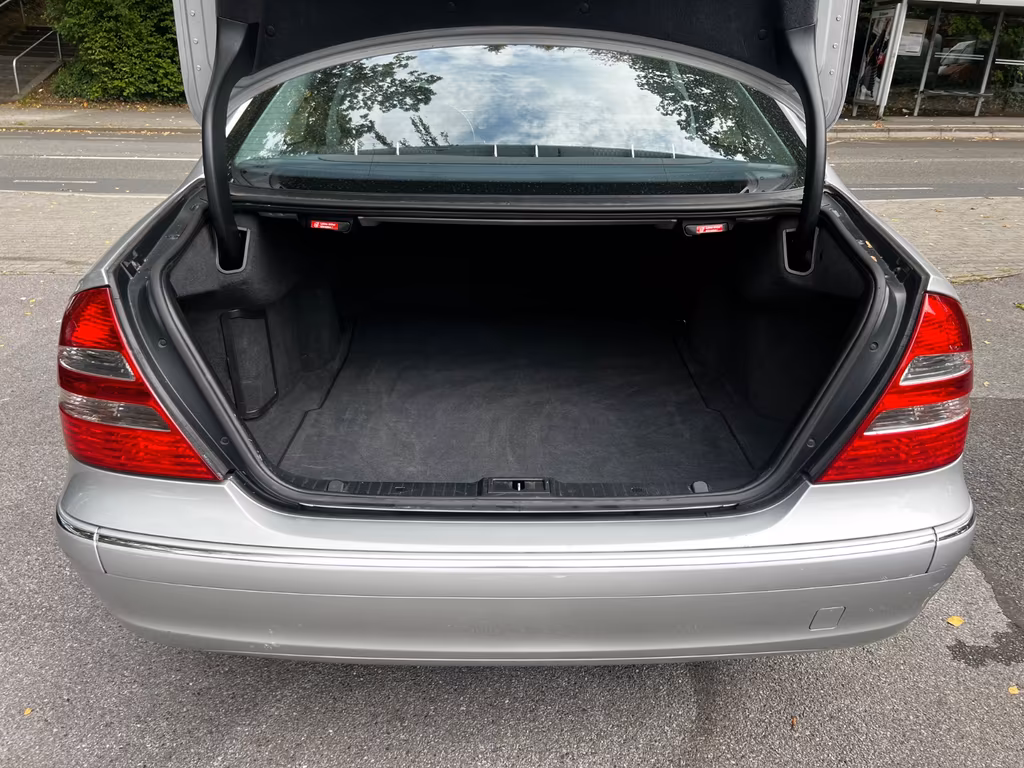 Mercedes-Benz E 240