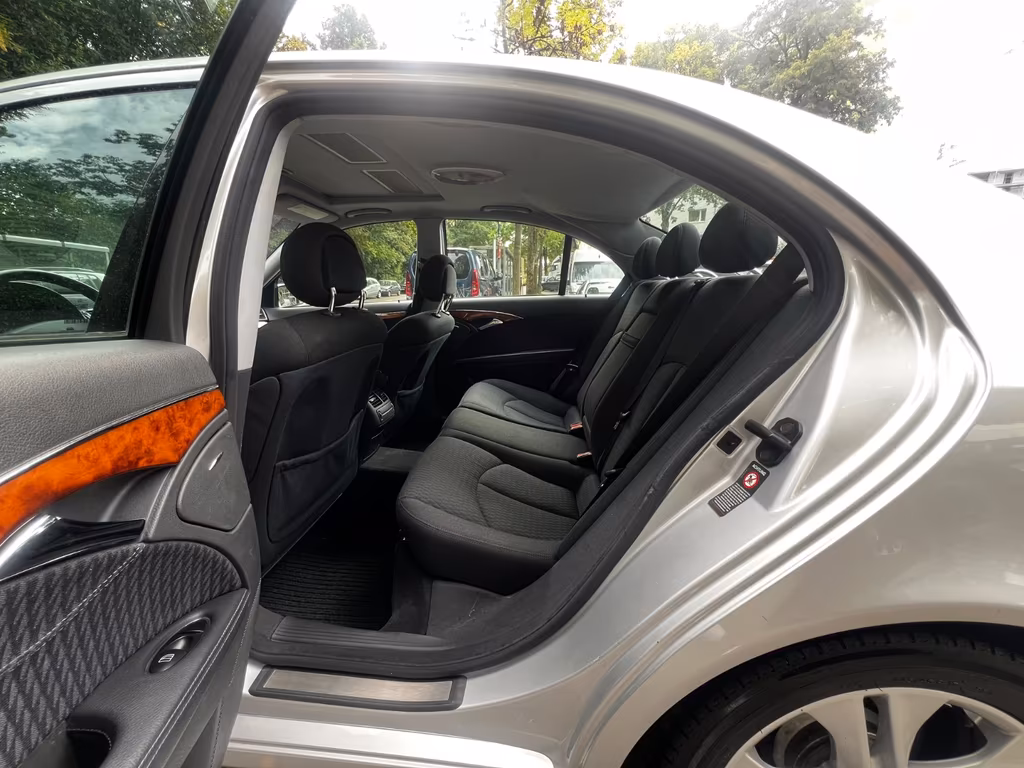 Mercedes-Benz E 240