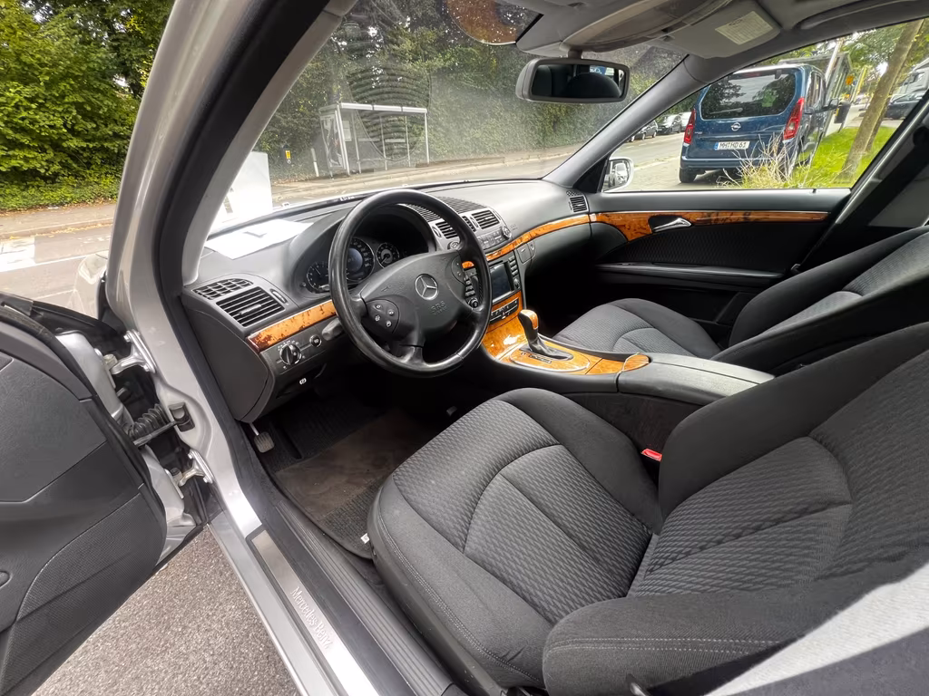 Mercedes-Benz E 240