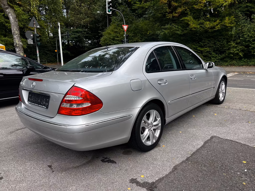 Mercedes-Benz E 240