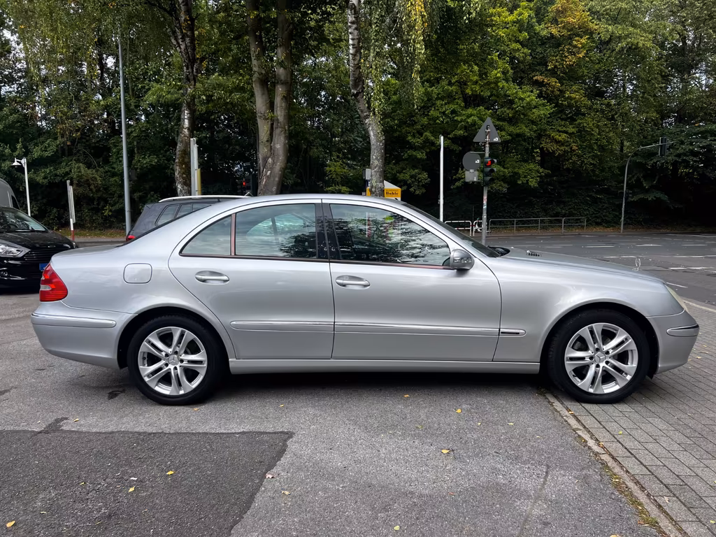 Mercedes-Benz E 240
