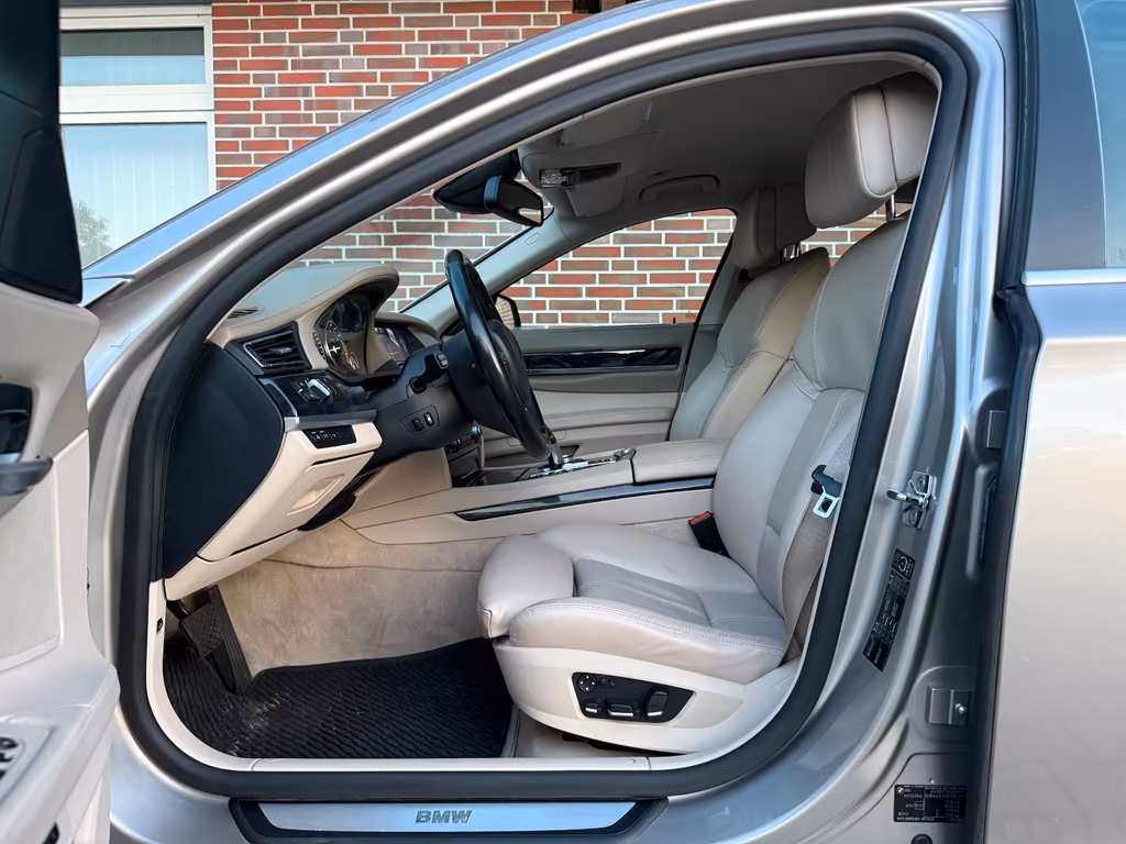 BMW 730