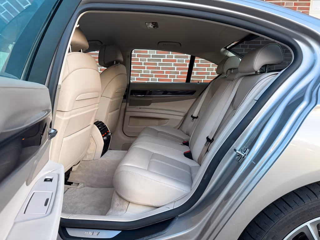 BMW 730
