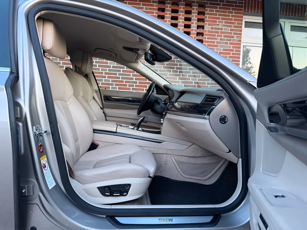 BMW 730