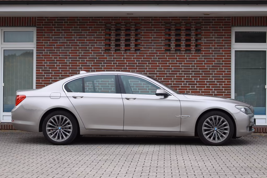 BMW 730