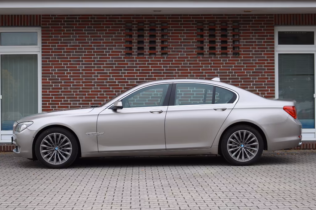BMW 730