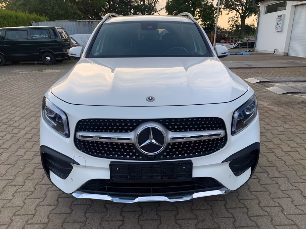 Mercedes-Benz GLB 220