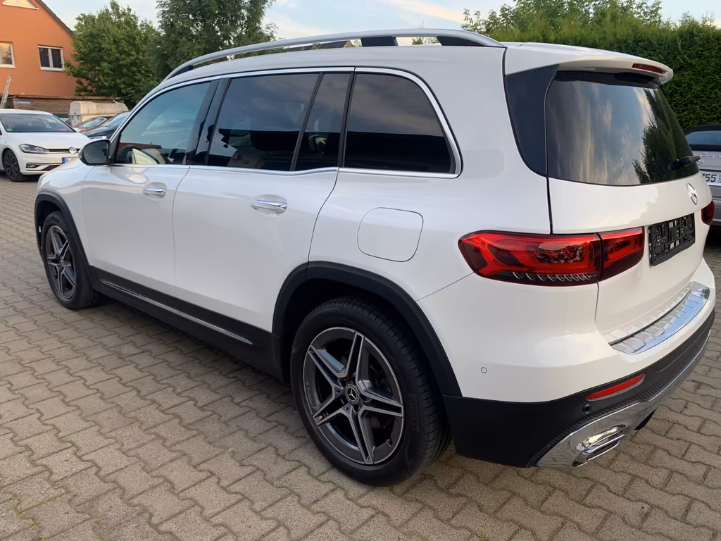 Mercedes-Benz GLB 220