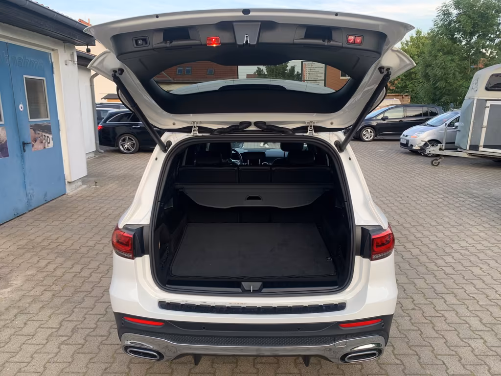 Mercedes-Benz GLB 220