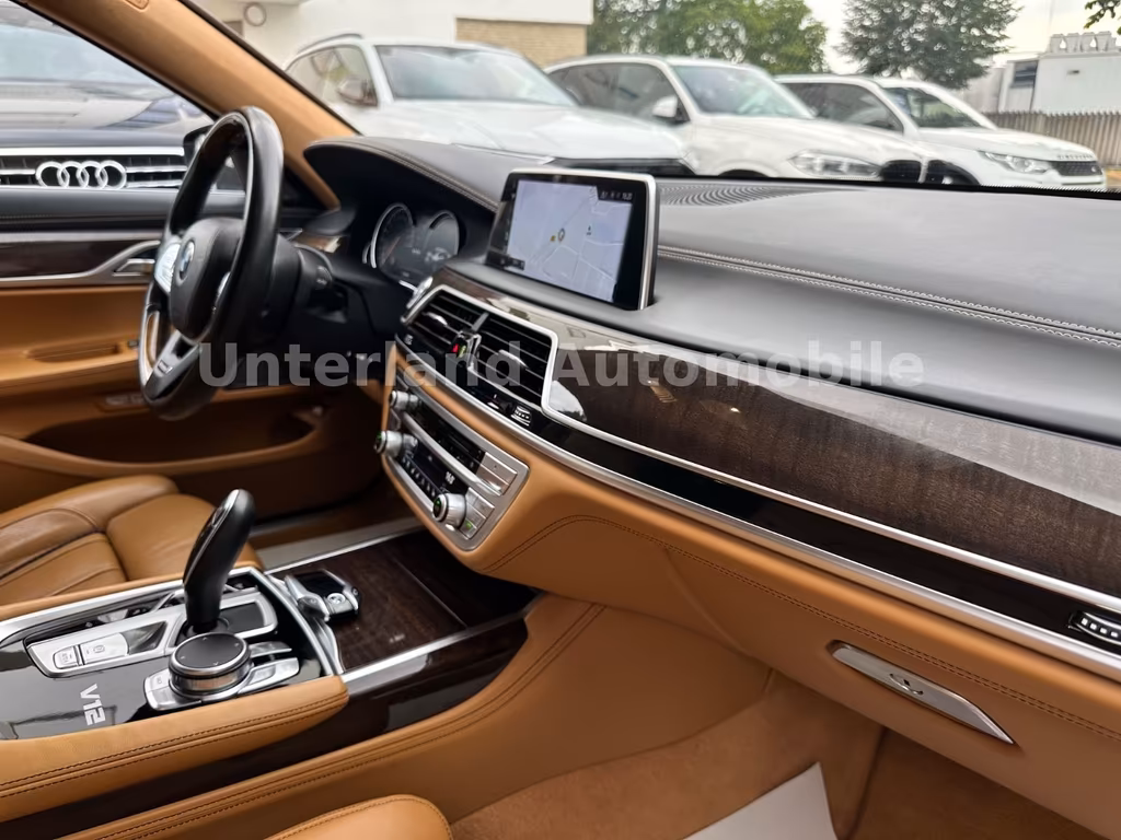 BMW M760