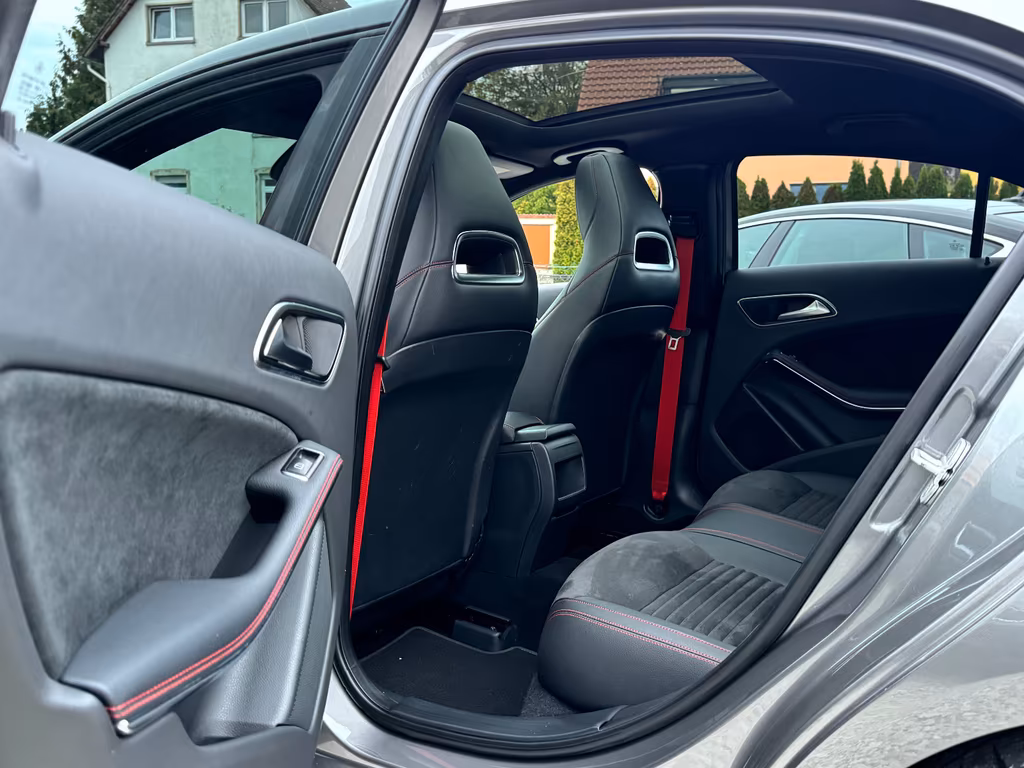 Mercedes-Benz A 45 AMG