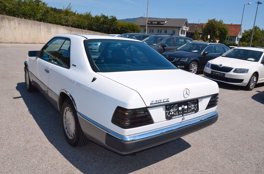Mercedes-Benz E 230