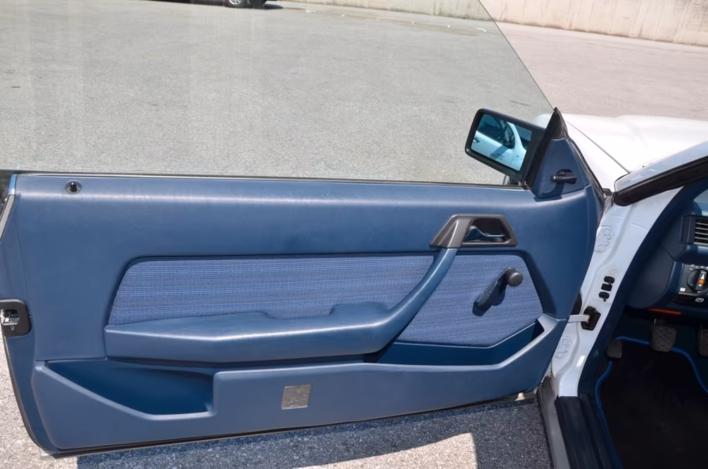 Mercedes-Benz E 230