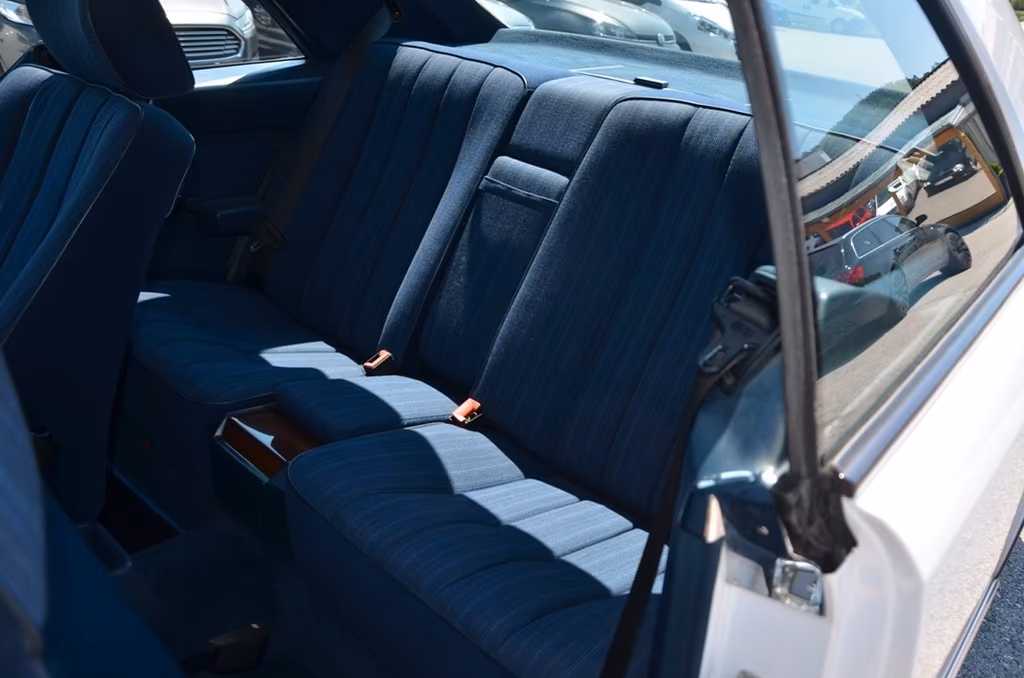 Mercedes-Benz E 230