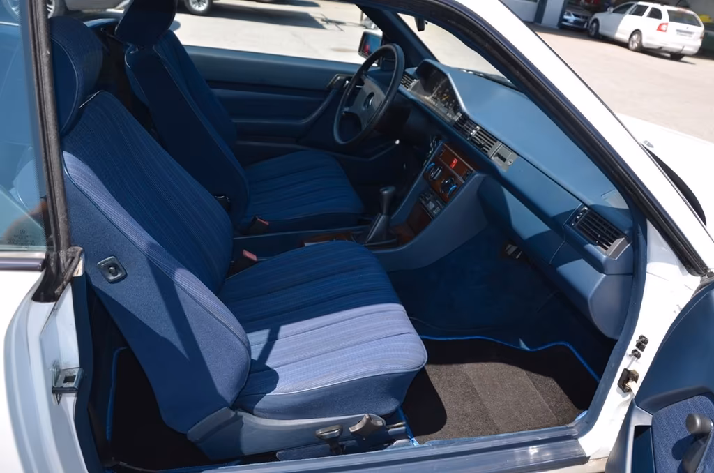 Mercedes-Benz E 230