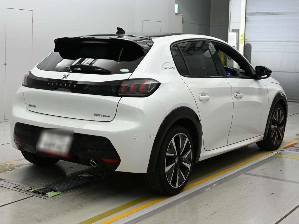 PEUGEOT 208