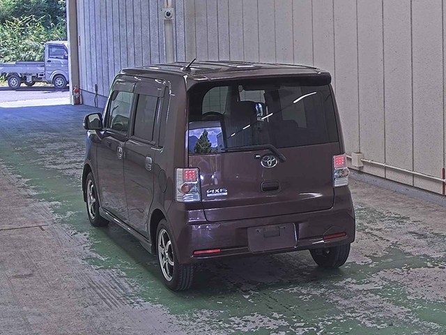 TOYOTA PIXIS SPACE