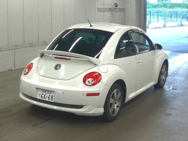VOLKSWAGEN NEW BEETLE