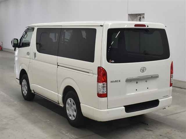 TOYOTA HIACE VAN