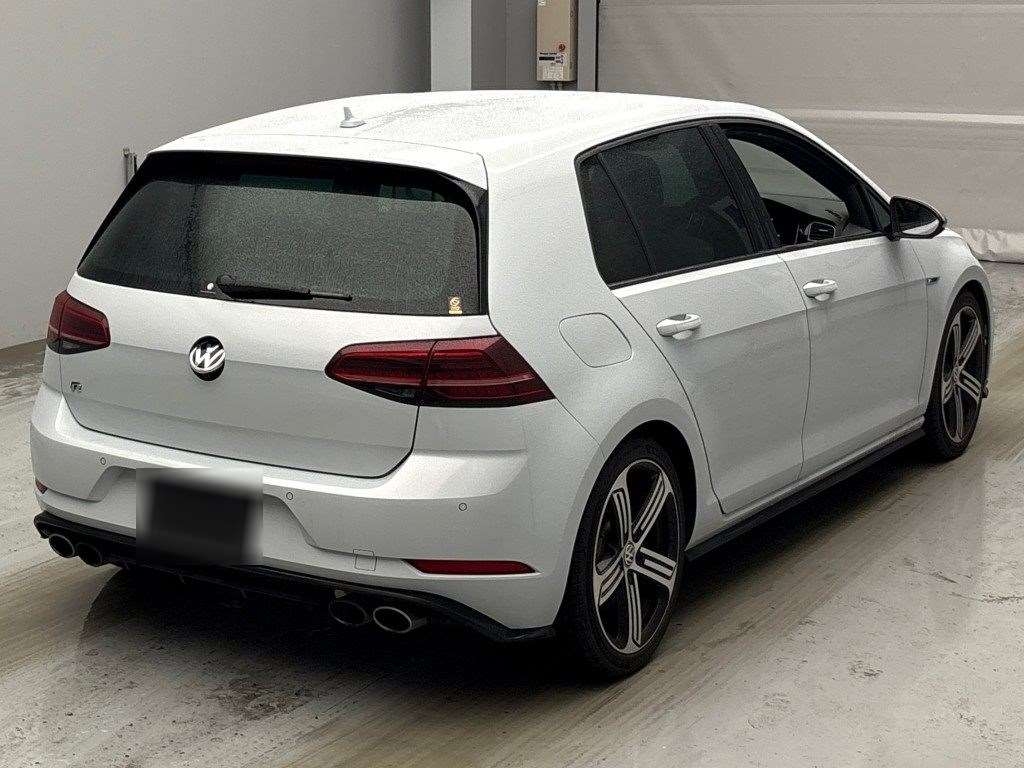 VOLKSWAGEN GOLF R