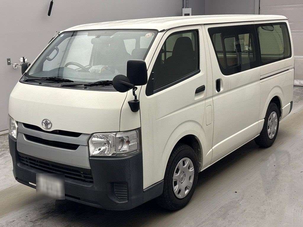 TOYOTA REGIUS VAN