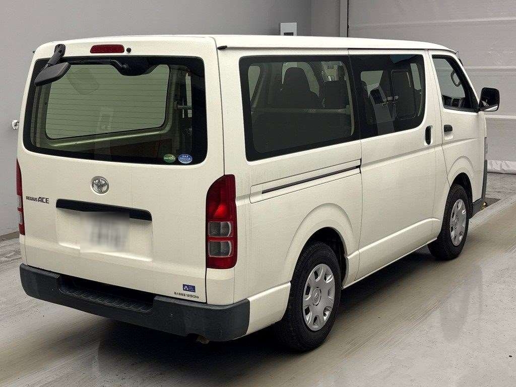 TOYOTA REGIUS VAN
