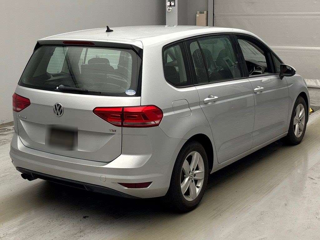 VOLKSWAGEN GOLF TOURAN