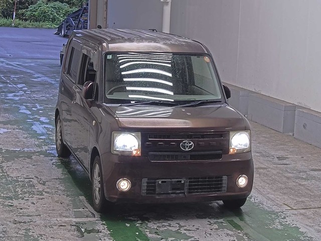 TOYOTA PIXIS SPACE
