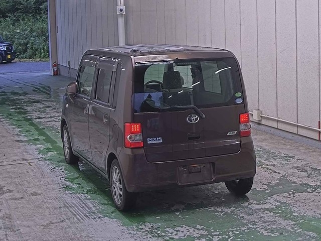 TOYOTA PIXIS SPACE