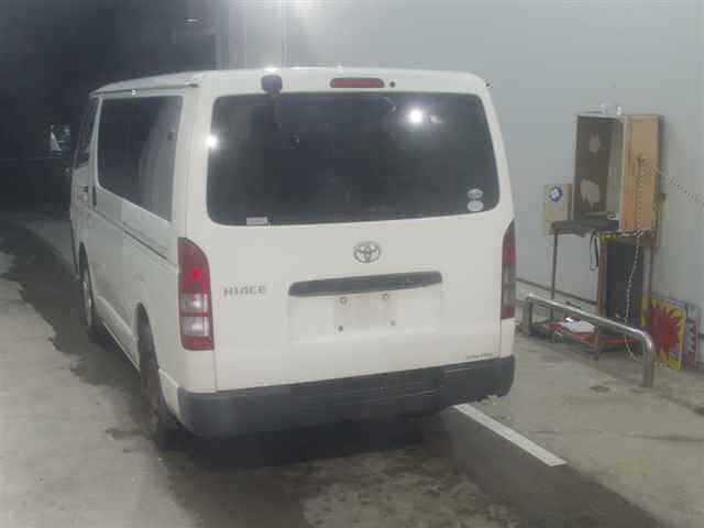 TOYOTA HIACE VAN