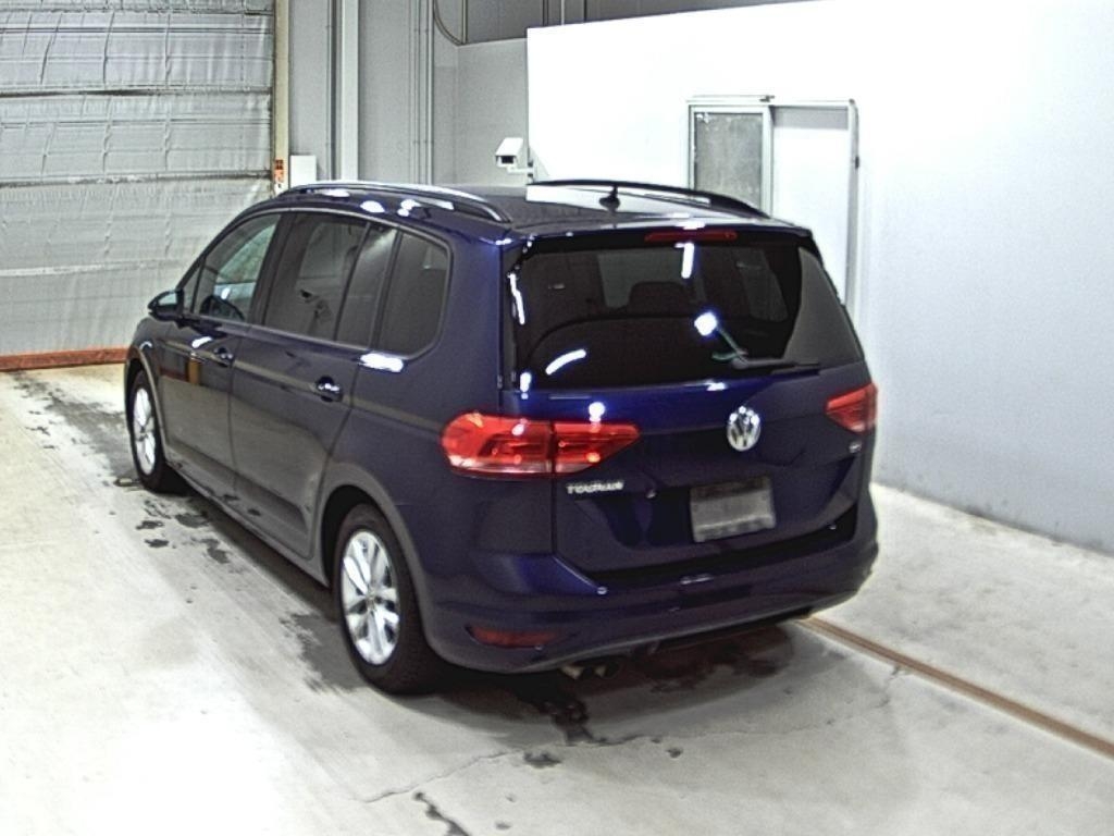 VOLKSWAGEN GOLF TOURAN
