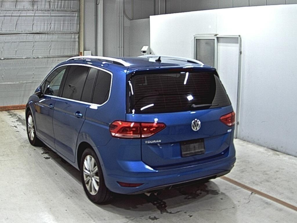 VOLKSWAGEN GOLF TOURAN