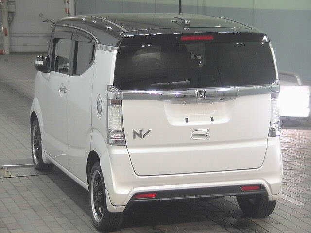 HONDA N-BOX SLASH