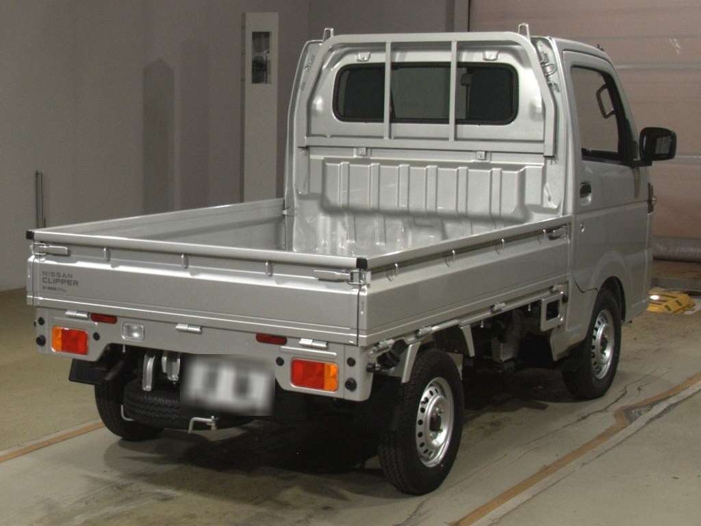 NISSAN CLIPPER TRUCK