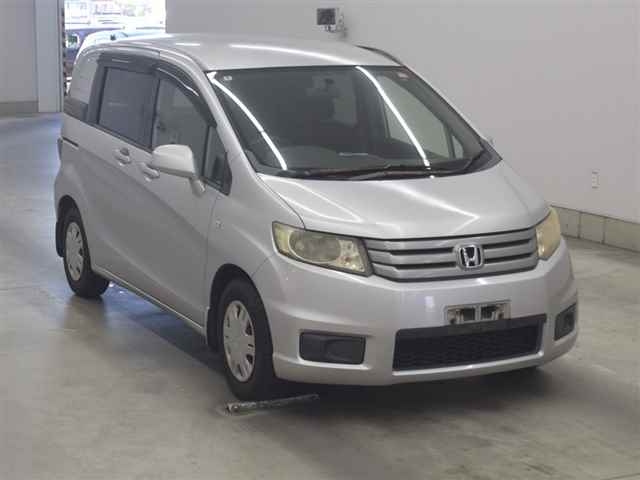 HONDA FREED SPIKE