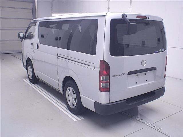 TOYOTA REGIUS ACE