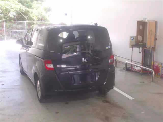 HONDA FREED SPIKE