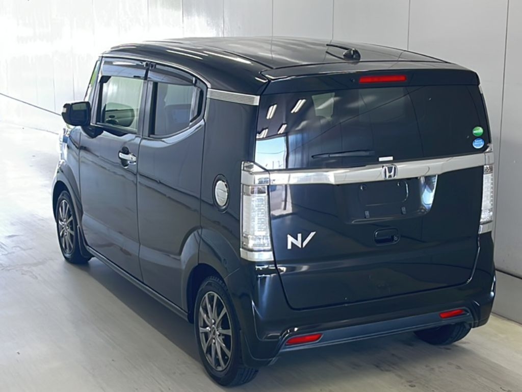 HONDA N-BOX SLASH