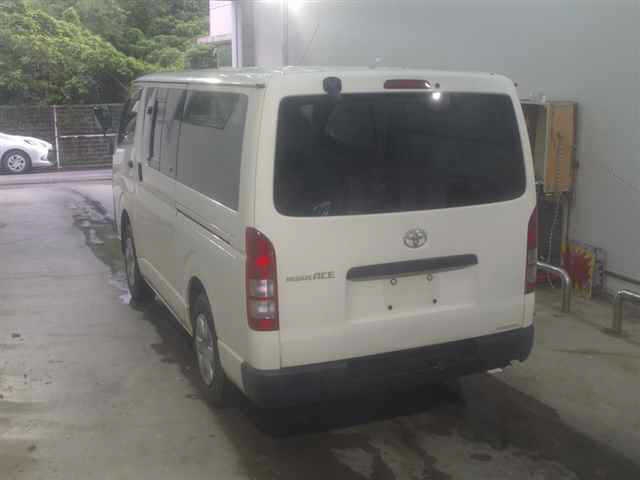 TOYOTA HIACE VAN