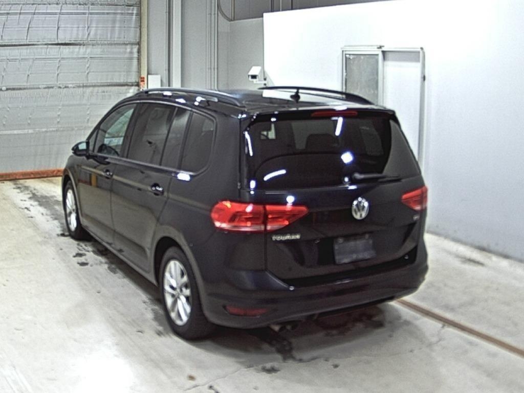 VOLKSWAGEN GOLF TOURAN